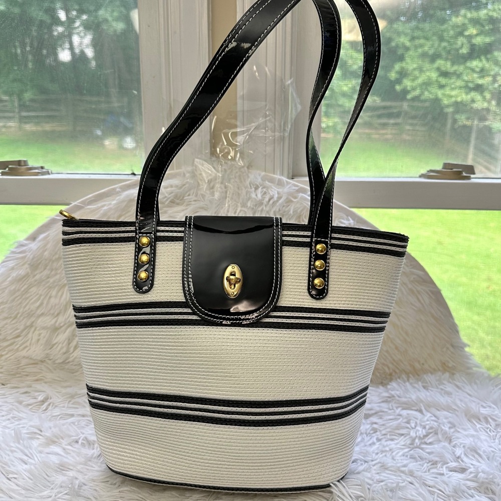 Eric Javits Black White Straw Leather Zip Top Shoulder Bag Tote Turnlock Closure